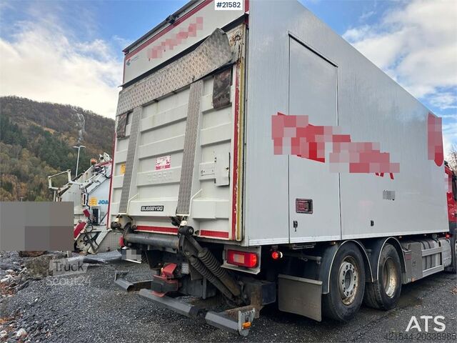 Resväska Volvo FM 500 6x2 box truck w/ full side opening and lift