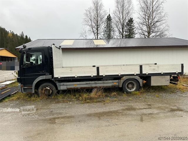Trailer til platform Mercedes-Benz 1524 L flatbed truck w/ new compressor and winter