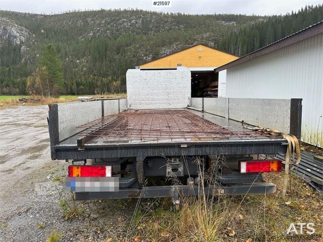 Trailer til platform Mercedes-Benz 1524 L flatbed truck w/ new compressor and winter
