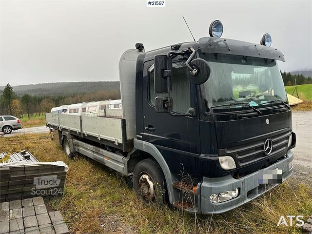 Trailer til platform Mercedes-Benz 1524 L flatbed truck w/ new compressor and winter