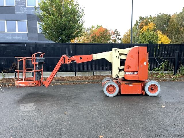 Knikarm werkplatform JLG E300AJP (11m)