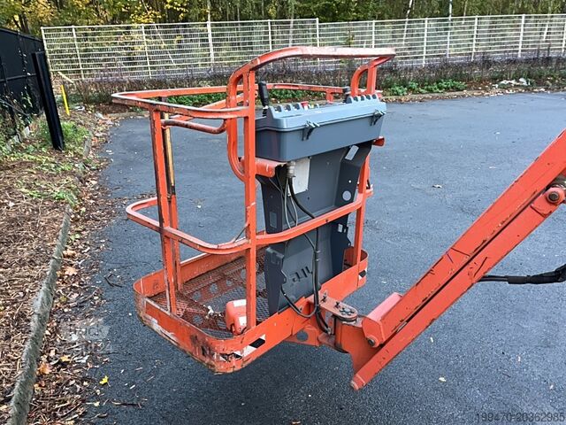 Knikarm werkplatform JLG E300AJP (11m)