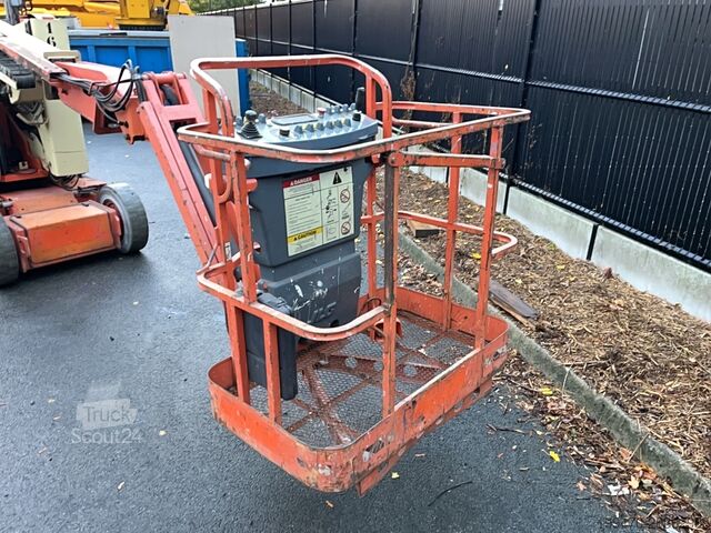 Knikarm werkplatform JLG E300AJP (11m)