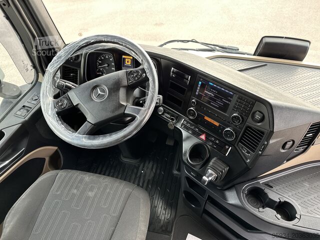 Standard-Sattelzugmaschine Mercedes-Benz Actros 2551