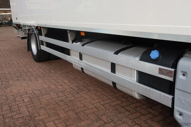  Volvo FM 330 Bakwagen + DHollandia 1500 kg