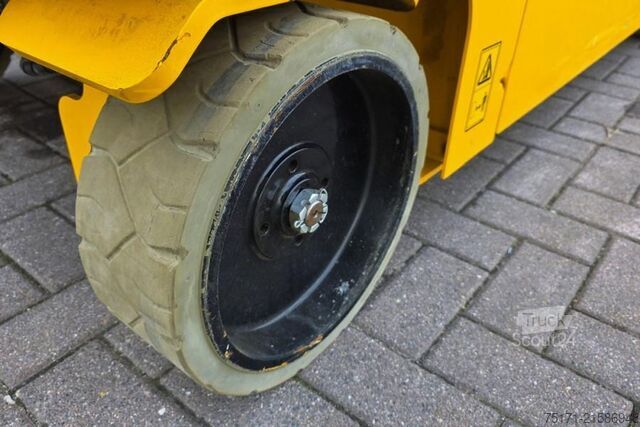 Scherenhebebühne JCB S4046E Valid inspection, 14m Working Height, 320kg