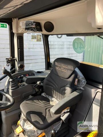 Chargeuse de cour JCB TM 320 S STUFE V