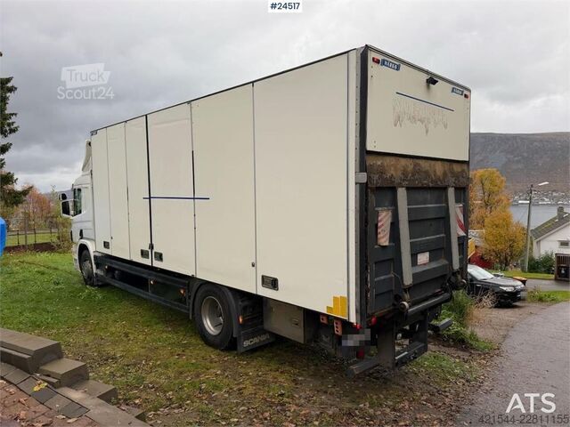 Transporte refrigerado/congelado Scania P270 4x2 box truck with full side opening and tail