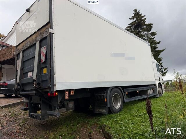 Transporte refrigerado/congelado Scania P270 4x2 box truck with full side opening and tail