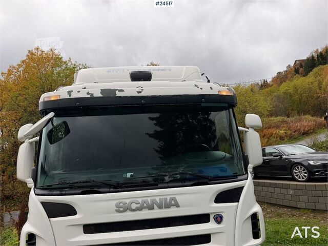 Transporte refrigerado/congelado Scania P270 4x2 box truck with full side opening and tail