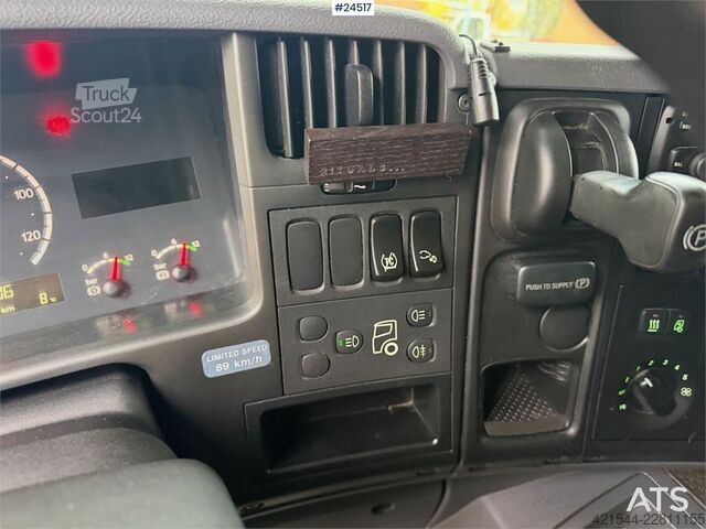 Transporte refrigerado/congelado Scania P270 4x2 box truck with full side opening and tail