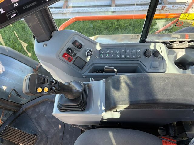 Rakodógép Doosan DL380-7