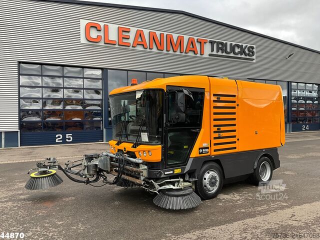 Balayeuse de voirie Ravo 540 with 3-rd brush