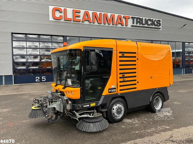 Balayeuse de voirie Ravo 540 with 3-rd brush