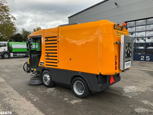 Balayeuse de voirie Ravo 540 with 3-rd brush