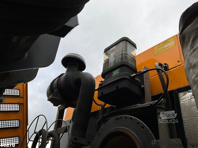 Balayeuse de voirie Ravo 540 with 3-rd brush