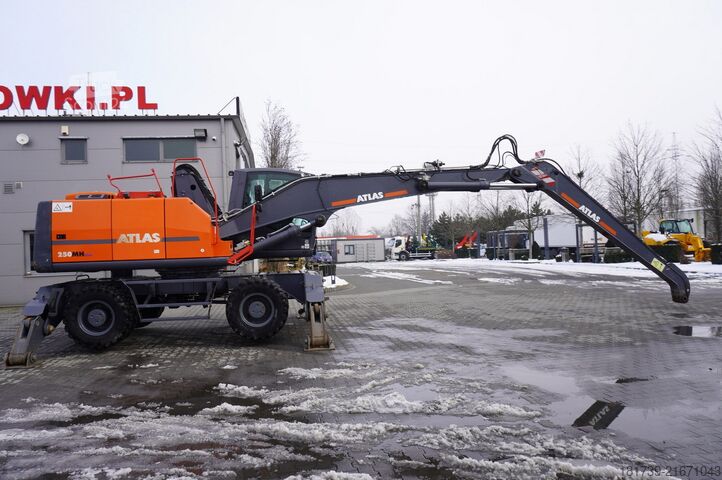 Átrakodógépek ATLAS 250MH material handling excavator