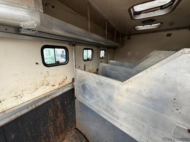 Galvijų vežimo sunkvežimis MAN L2000   3-4 Pferde Wohnung Dusche