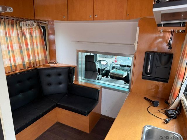 Galvijų vežimo sunkvežimis MAN L2000   3-4 Pferde Wohnung Dusche