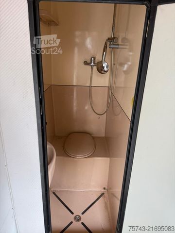 Galvijų vežimo sunkvežimis MAN L2000   3-4 Pferde Wohnung Dusche
