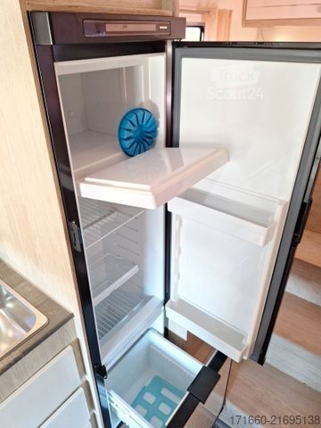 Pusiau integruotas kemperis P.L.A. Sonstige Bela Easy Barbados