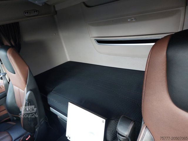 Volumen SZM DAF XF106-530 SSC Low Deck-INTARDER-2 Tanks