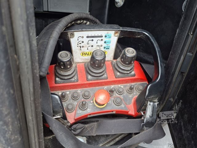 Değiştirme kasalı treyler PALFINGER BDF Wechselbrücke Kran PK18002 Diesel Aggregat