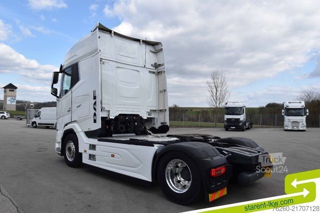 Стандартный седельный тягач DAF XG+ 530 Leder Intarder Standklima ACC Alufelgen