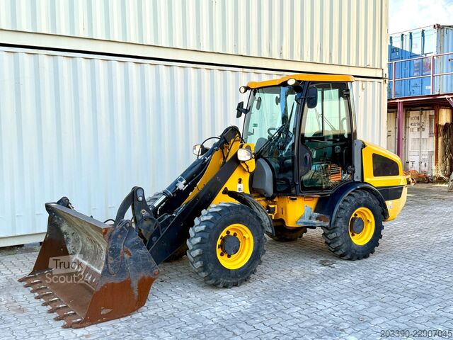 Колісний навантажувач JCB 406 / 2018 BJ / 2.320 H / Schaufel + Gabel