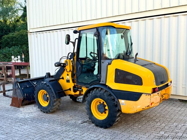Колісний навантажувач JCB 406 / 2018 BJ / 2.320 H / Schaufel + Gabel