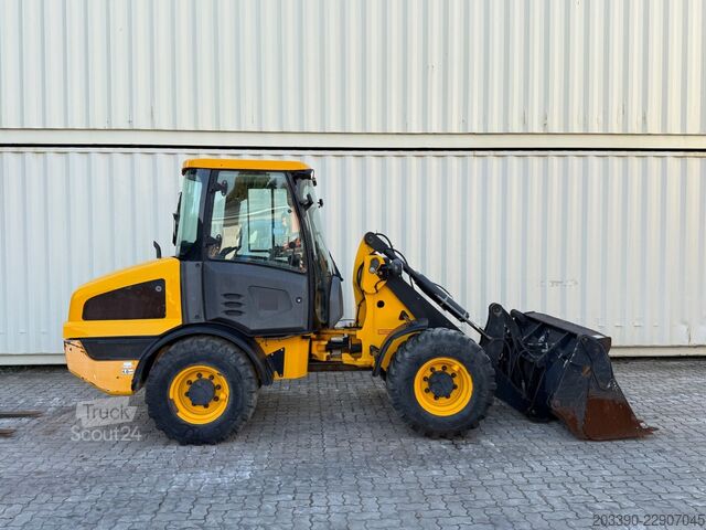 Колісний навантажувач JCB 406 / 2018 BJ / 2.320 H / Schaufel + Gabel