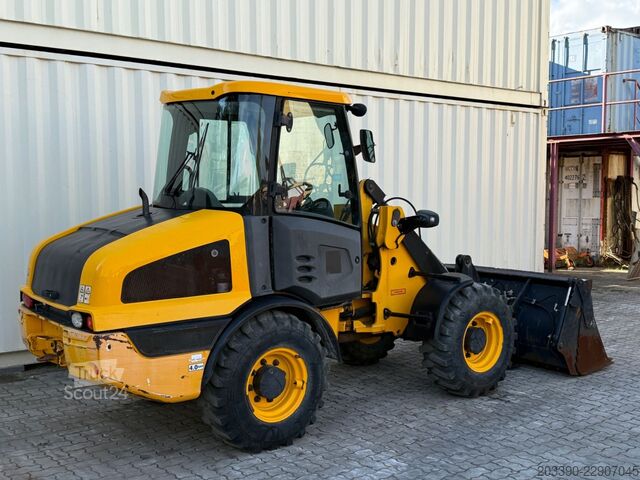 Колісний навантажувач JCB 406 / 2018 BJ / 2.320 H / Schaufel + Gabel