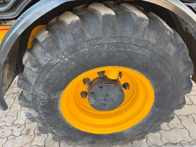 Колісний навантажувач JCB 406 / 2018 BJ / 2.320 H / Schaufel + Gabel
