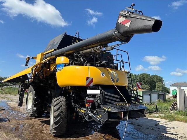 Kombajn zbożowy New Holland CR8.80 MY21