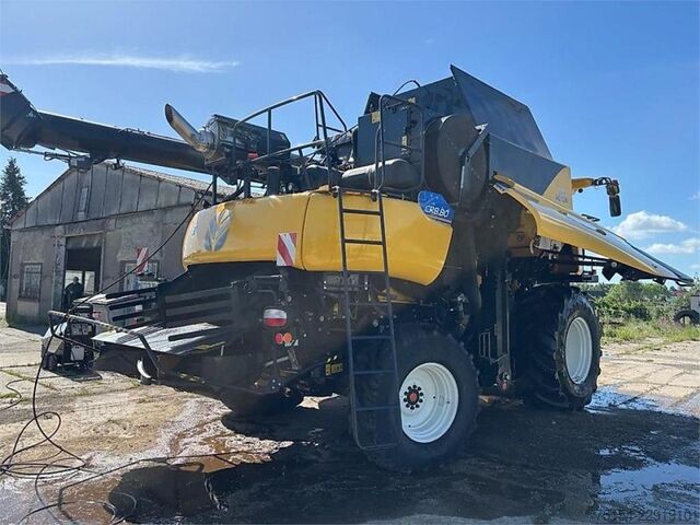 Kombajn zbożowy New Holland CR8.80 MY21