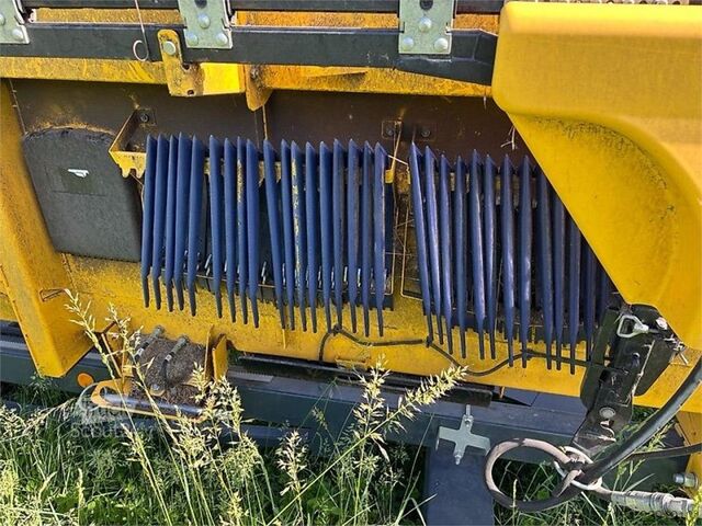 Kombajn zbożowy New Holland CR8.80 MY21