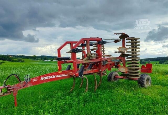 Kultivátor Horsch Terrano 4FX