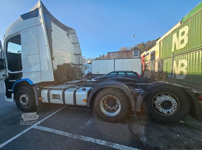 τυπική μονάδα ελκυστήρα Volvo FH 460