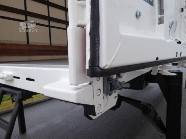 Remolque con caja móvil KRONE Heck mit Portaltüren