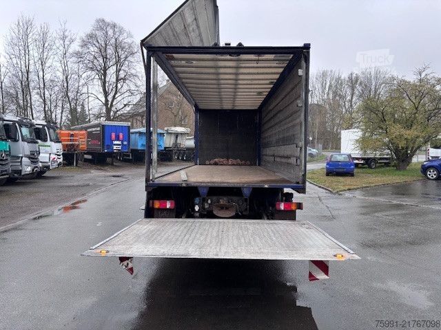 Dzērienu kravas automašīna MAN TGS 26.400