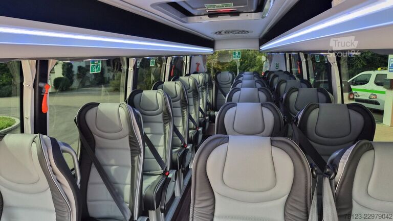 Minibuss MERCEDES-BENZ 519 Sunset S 4 Ferqui Lagerfahrzeug Stock