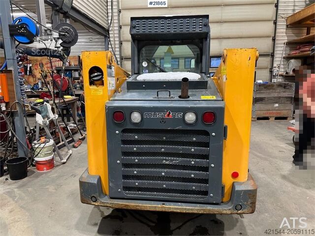 Ładowarka Mustang 220R compact loader w/leveling bucket and pallet f