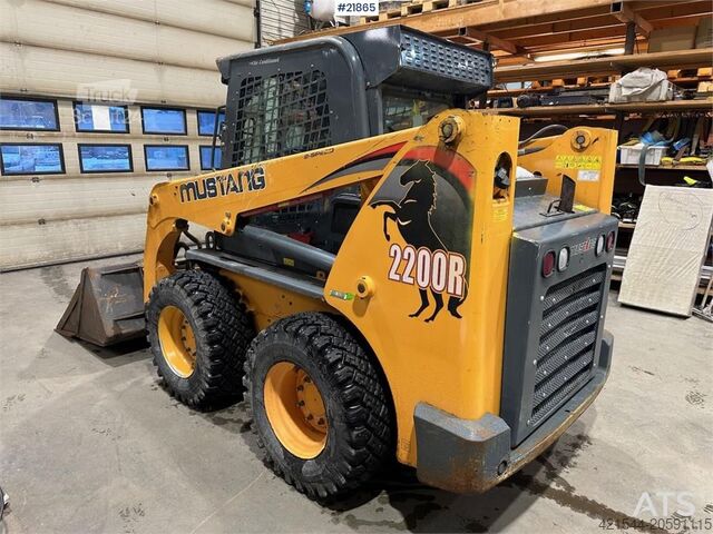 Φορτωτής Mustang 220R compact loader w/leveling bucket and pallet f