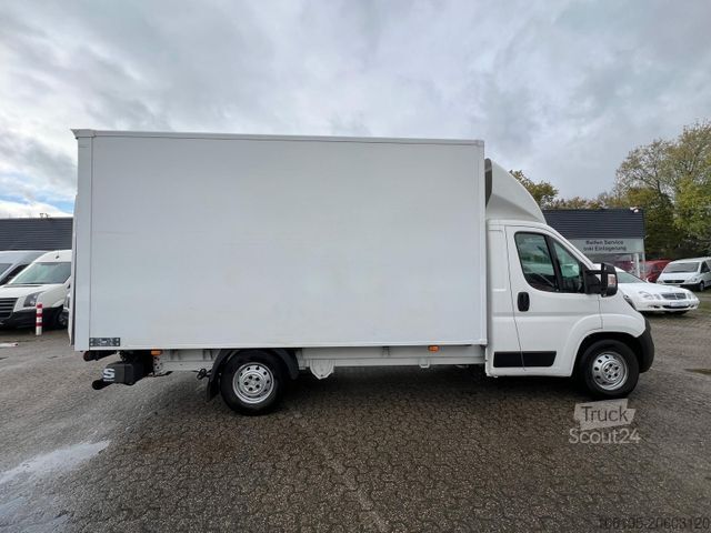 Dubă cu caroserie tip cutie PEUGEOT Boxer 2,2 Blue-HDI Maxi Koffer Hebebühne