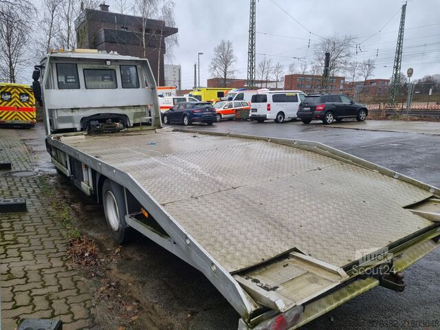 Evakuators Iveco Autotransporter Abschleppwagen