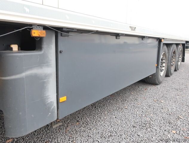 Reefer semitrailer Schmitz SKO 24 Liftachse P-Kasten Carrier Vector 1950