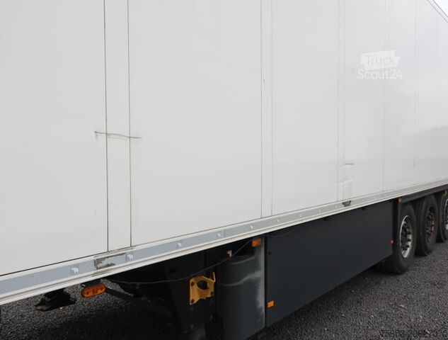 Reefer semitrailer Schmitz SKO 24 Liftachse P-Kasten Carrier Vector 1950