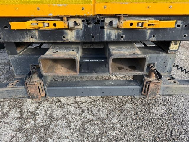 Open oplegger met zeil KÖGEL 3Achs MEGA Staplerhalter Liftachse SAF TÜV02/26