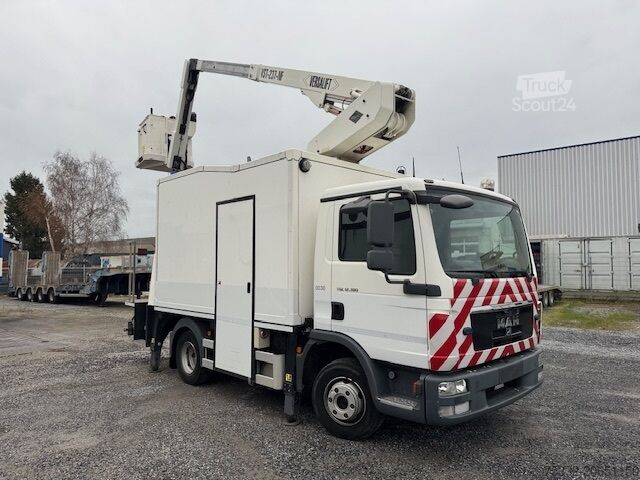 Vrachtwagen met hoogwerker MAN TGL 12.180 BB Versalift 15m 78 tkm