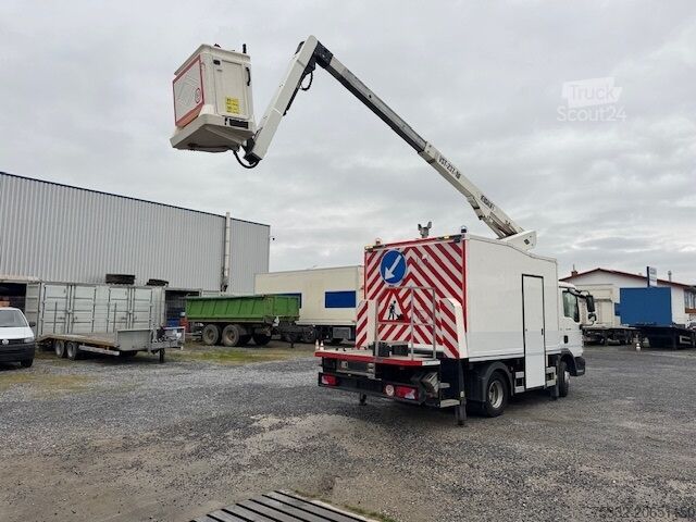 Vrachtwagen met hoogwerker MAN TGL 12.180 BB Versalift 15m 78 tkm